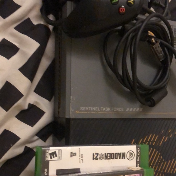 Call of Duty Mod Xbox One X Console - Picture 4 of 4